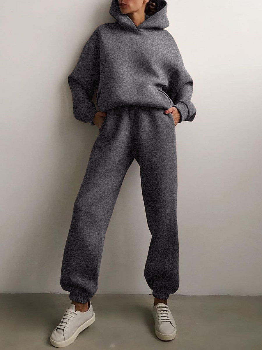 Dark grey women's plus fleece tracksuit sweatshirt lifestyle look streetwear style at TeenStylo