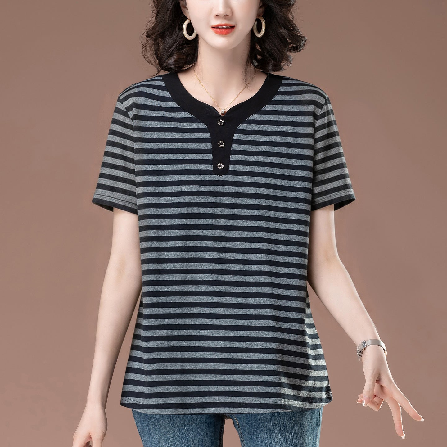 Woman wearing floral gray striped short sleeve t-shirt in urban streetwear style - TeenStylo