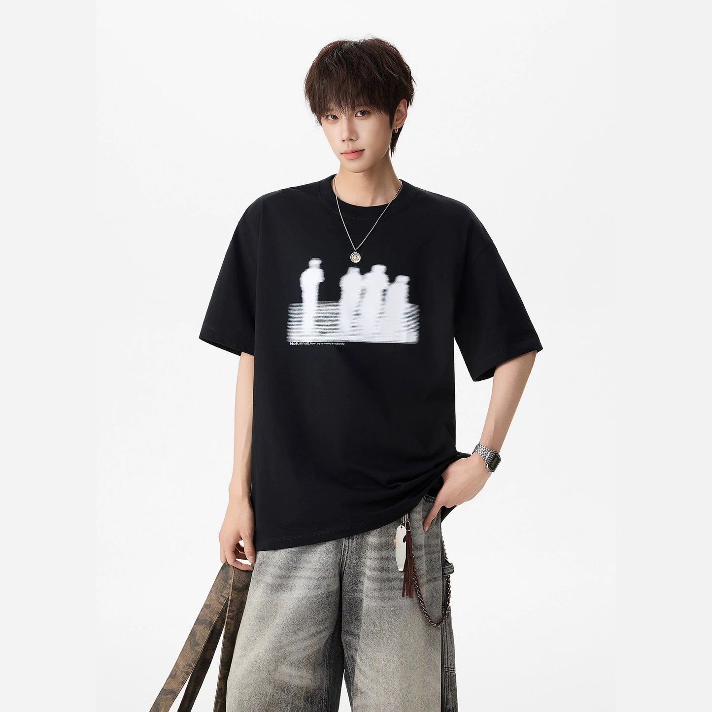 Man wearing black printed short sleeve t-shirt in urban streetwear style, Y2K aesthetic casual outfit | TeenStylo