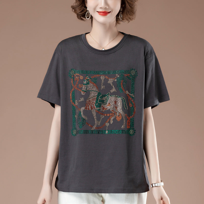 Black women's round neck short sleeve t-shirt fabric detail close-up | TeenStylo