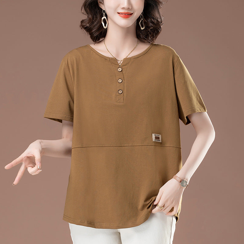 Moss green loose short sleeve T-shirt styled in a casual streetwear look | TeenStylo