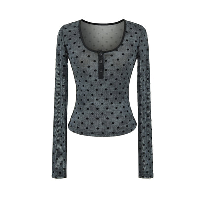 Black square neck long sleeve T-shirt styled in edgy streetwear look, Y2K gothic fashion for women | TeenStylo