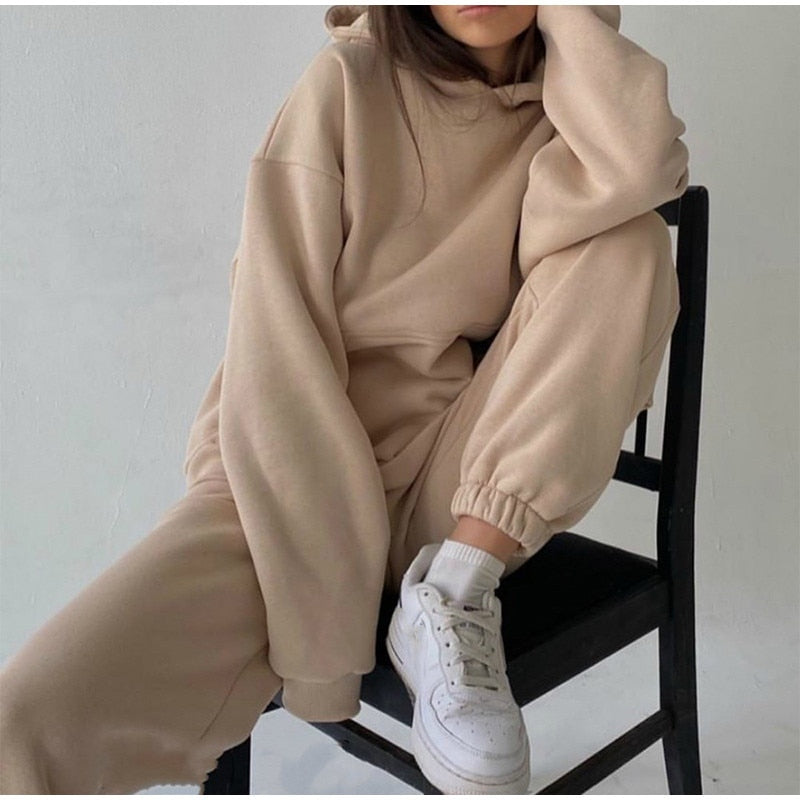 Black women's tracksuit fleece sweatshirt set styled in casual streetwear lifestyle look | TeenStylo