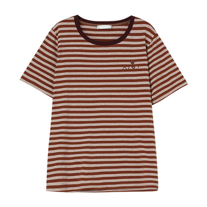Womens striped short sleeve T-shirt in classic stripe pattern, casual streetwear style - TeenStylo