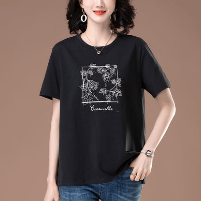 Black women's round neck short sleeve t-shirt fabric detail close-up | TeenStylo