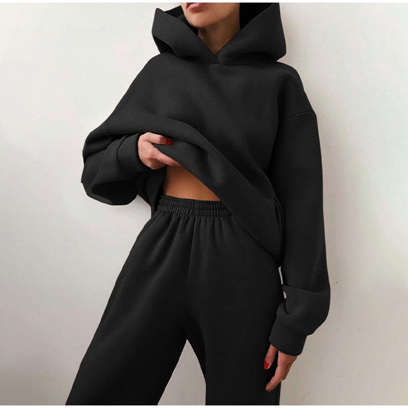 Black women's tracksuit two-piece fleece sweatshirt set autumn lifestyle look TeenStylo