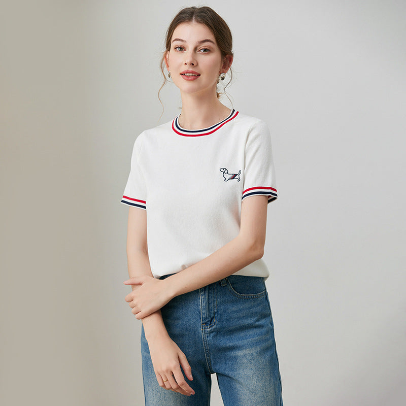Dark blue loose embroidered t-shirt worn lifestyle shot women's streetwear casual look TeenStylo
