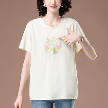 Woman wearing milk beige embroidered short sleeve T-shirt, casual streetwear lifestyle look | TeenStylo