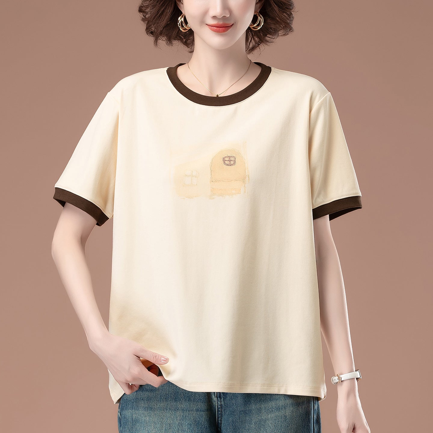 Apricot loose short sleeve unisex t-shirt lifestyle shot - Y2K streetwear style | TeenStylo