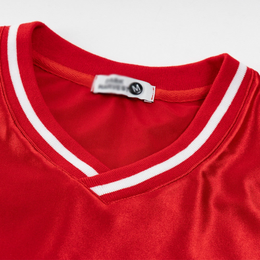 Red quick-dry V-neck sports short-sleeve shirt fabric detail close-up for men | TeenStylo