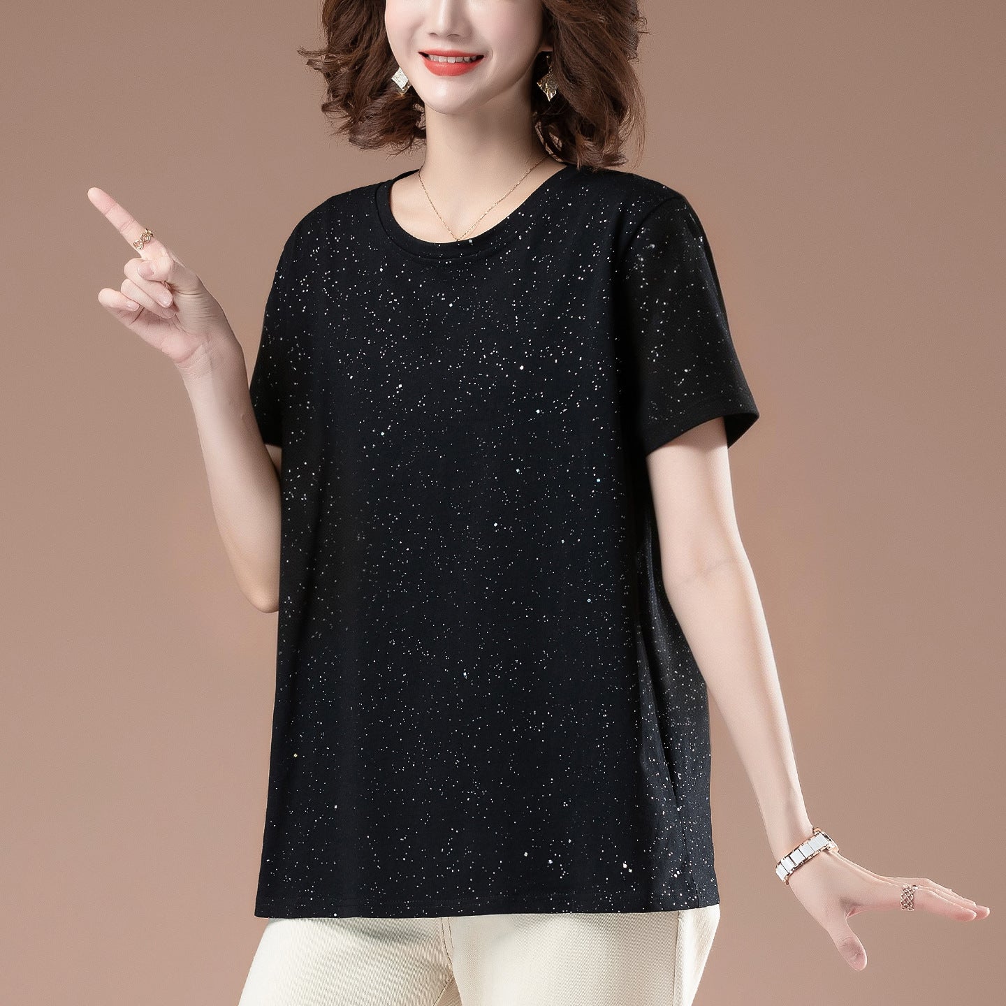 Black loose fit short sleeve unisex T-shirt casual streetwear style front view – TeenStylo