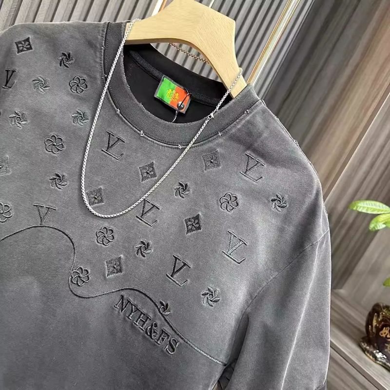 Man wearing T465 black embroidered round neck short sleeve tee in urban streetwear style | TeenStylo