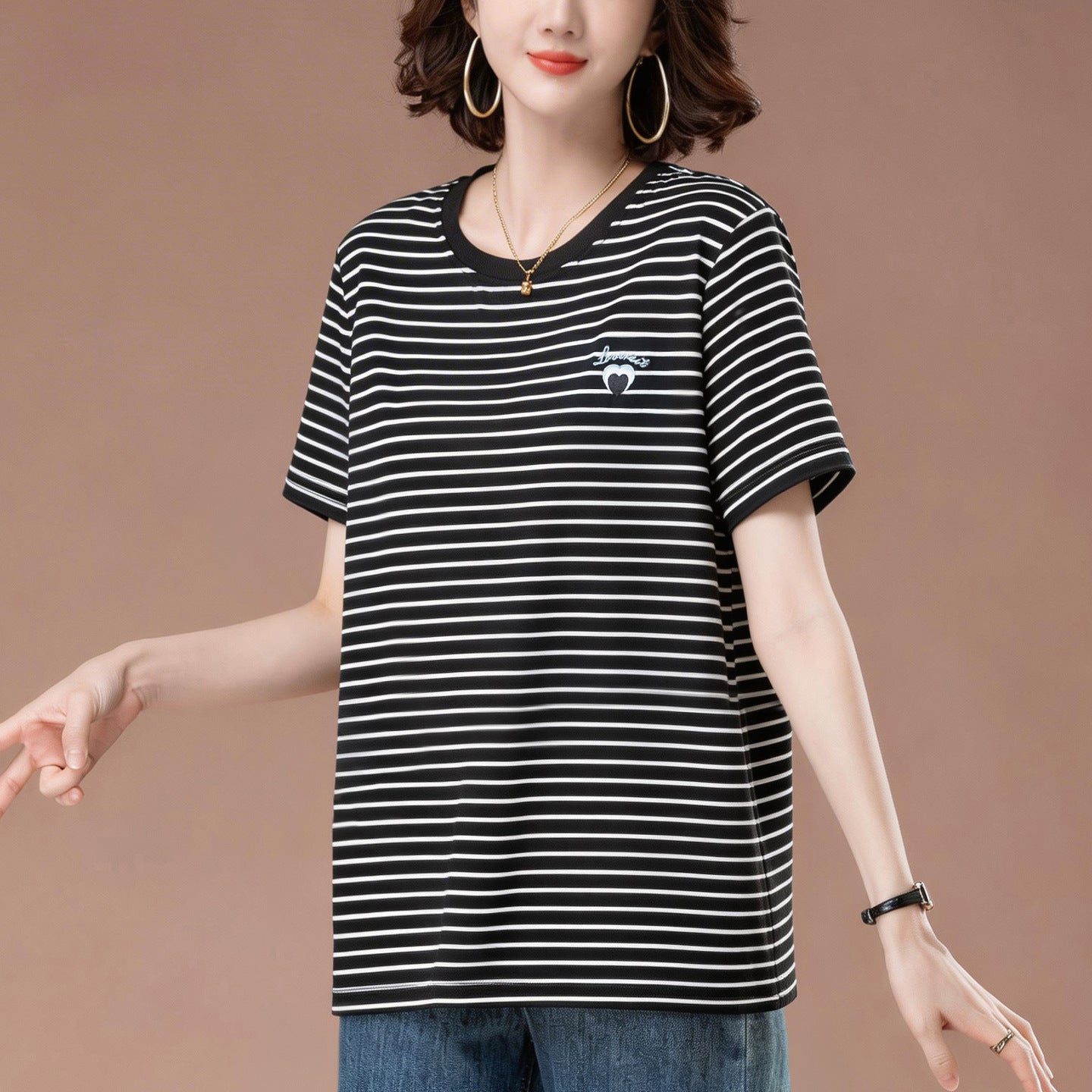 Black striped loose short sleeve unisex T-shirt lifestyle shot - Y2K streetwear style | TeenStylo
