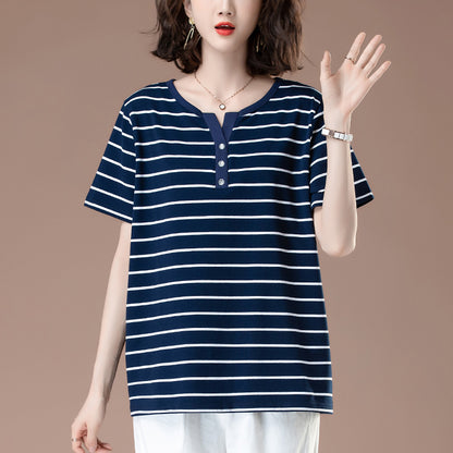 Royal blue striped short sleeve t-shirt styled in a casual streetwear look | TeenStylo