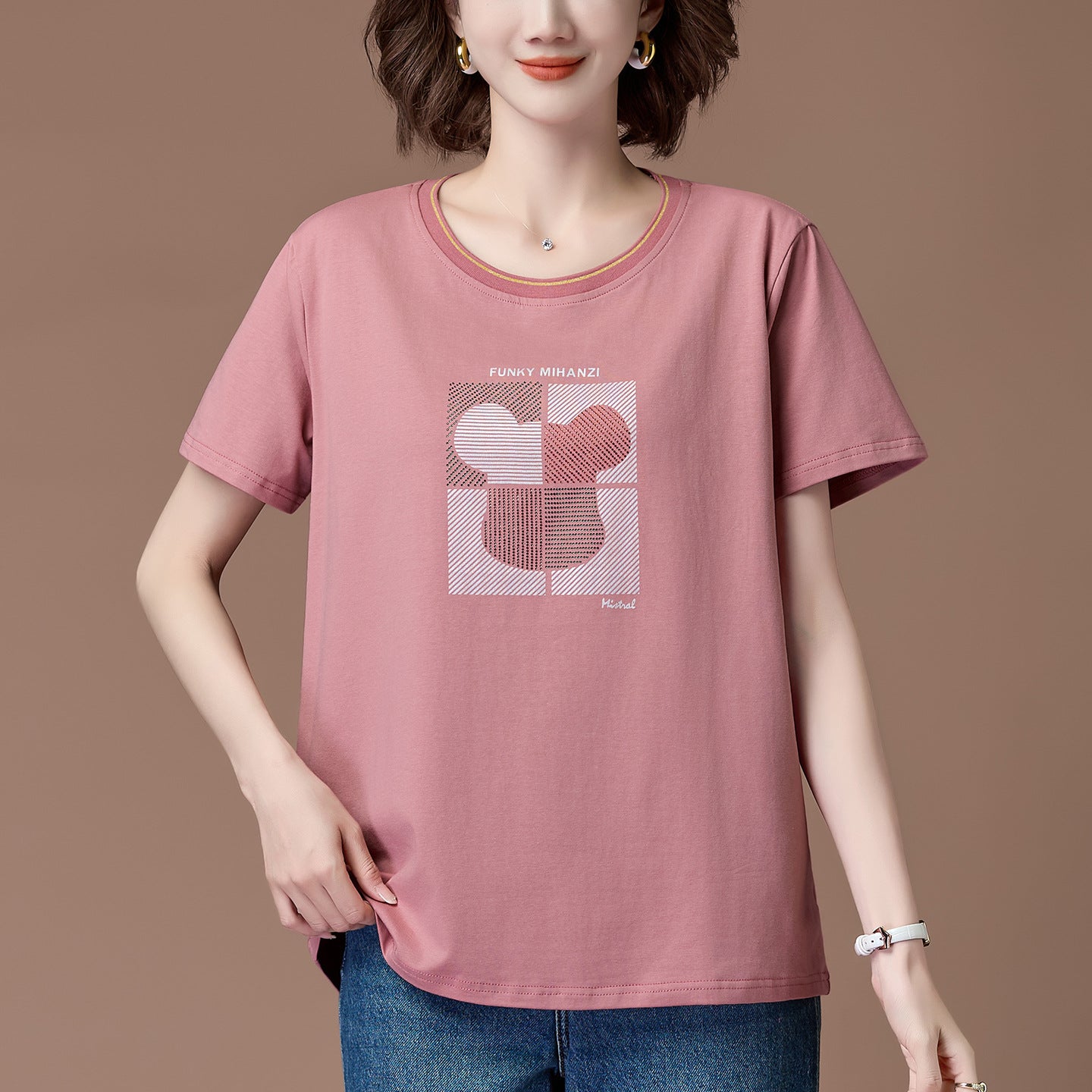 Dark pink round neck short sleeve t-shirt fabric detail close-up, Y2K streetwear style | TeenStylo