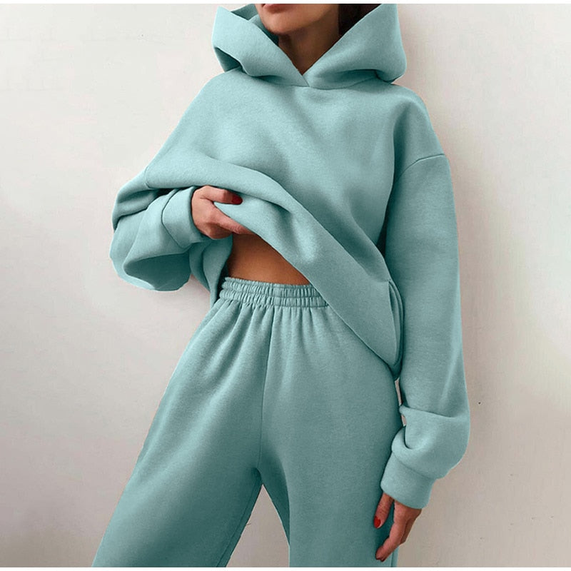 Green women's plus fleece two-piece tracksuit sweatshirt set front view - TeenStylo