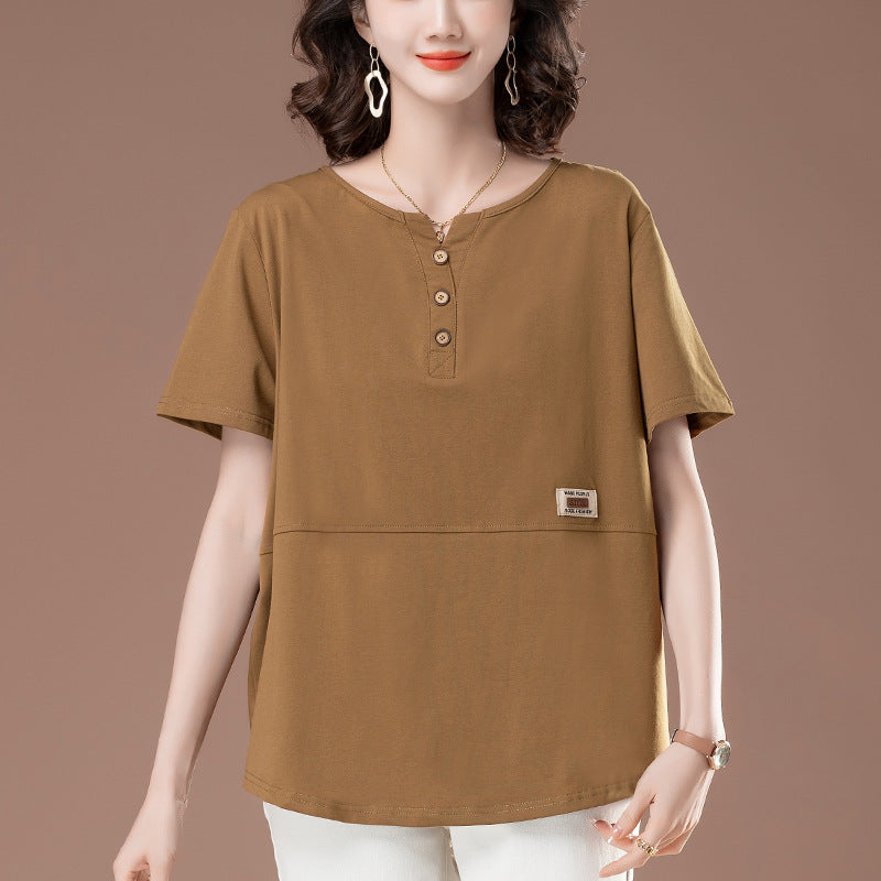 Moss green loose short sleeve unisex T-shirt lifestyle shot | TeenStylo